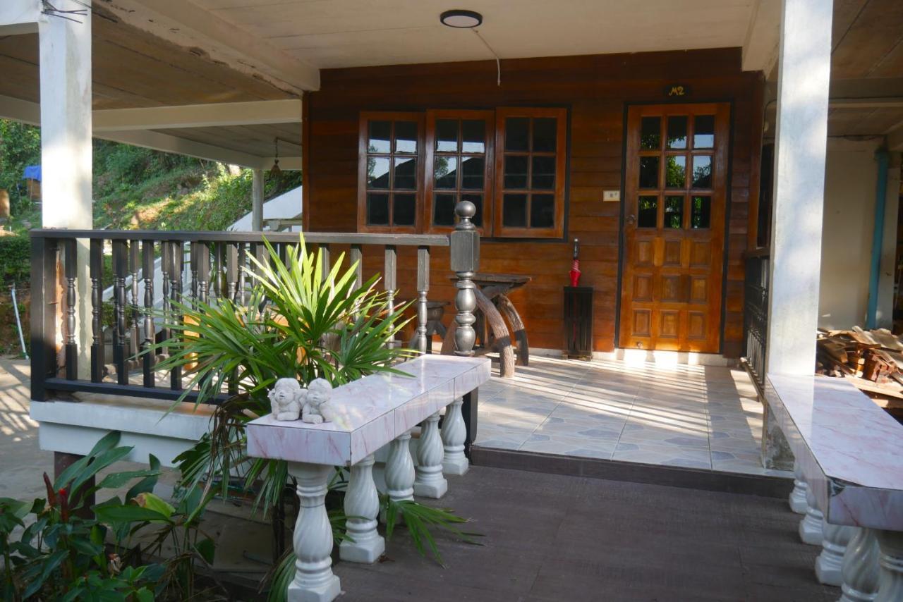 Big Elk Steak House - Homestay Trat Kültér fotó