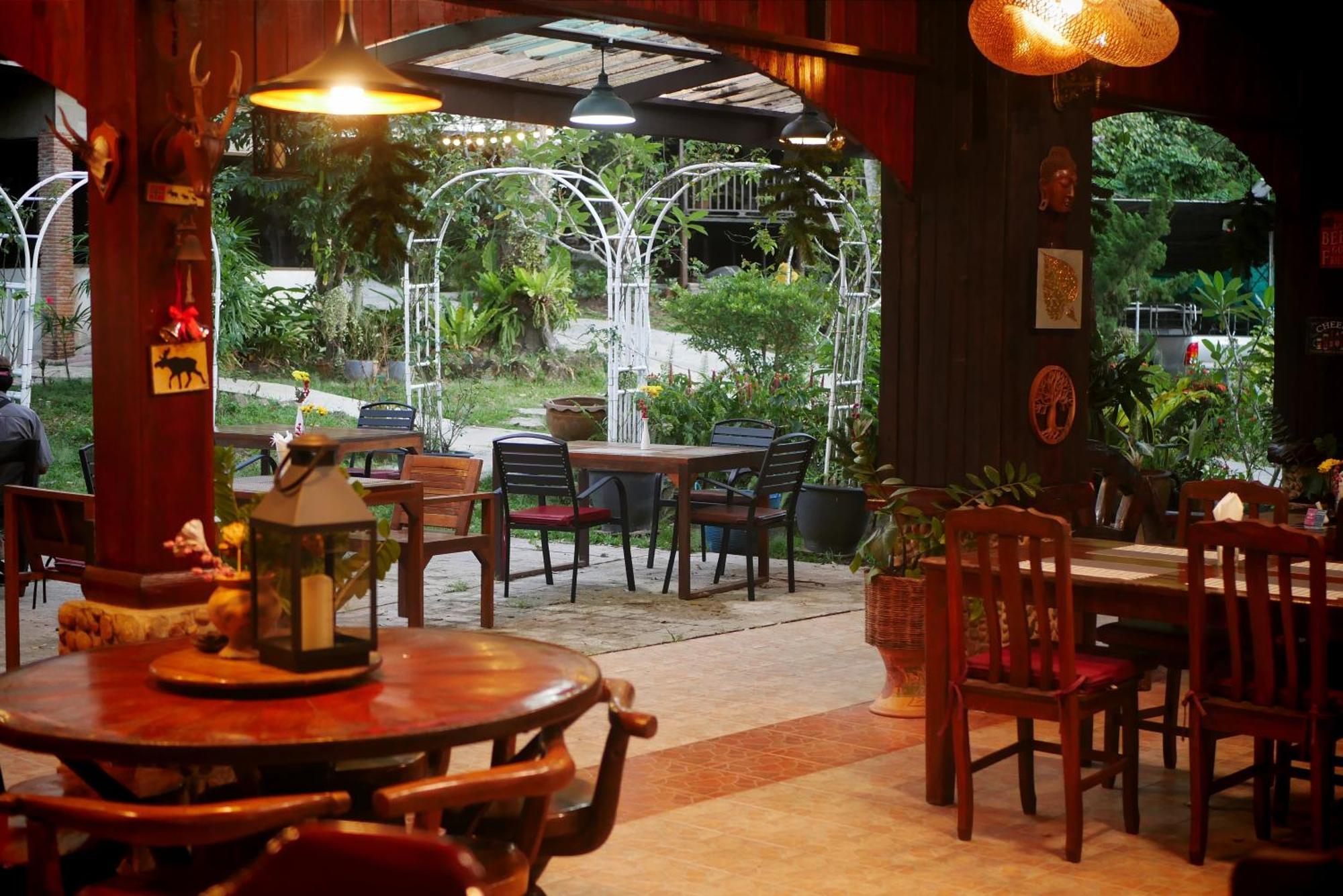 Big Elk Steak House - Homestay Trat Kültér fotó