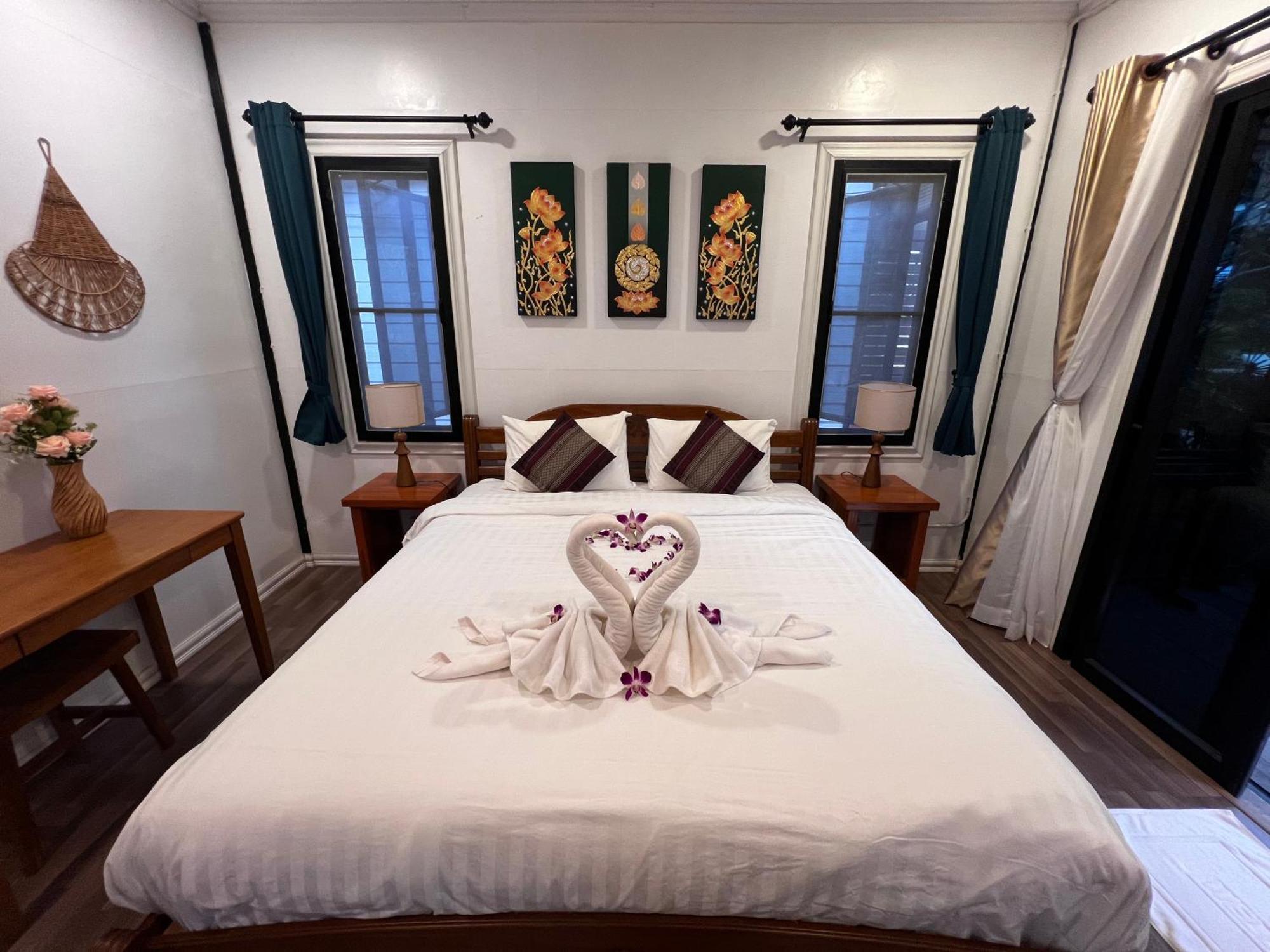 Big Elk Steak House - Homestay Trat Kültér fotó